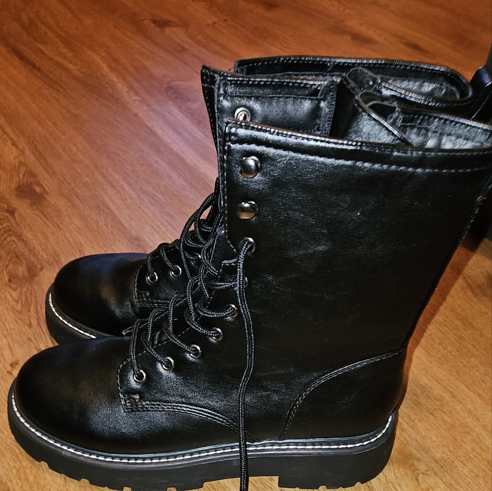 Wild Fable Black Women's Logan Lug Combat Boots w Memory Foam Insole size 12 W - Picture 2 of 10